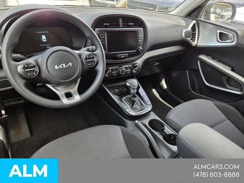 Used 2025 Kia Soul LX w/ LX Technology Package FWD image 8
