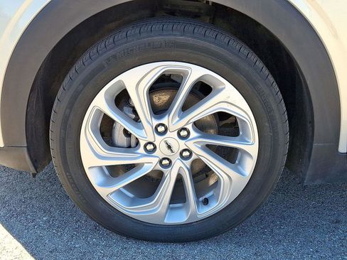 Used 2023 Chevrolet Bolt EUV LT image 32