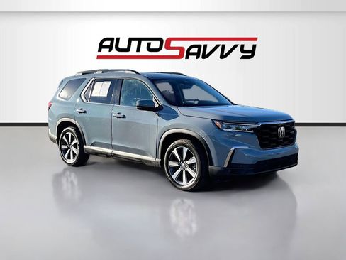Used 2024 Honda Pilot Touring image 1