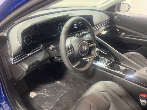 New 2025 Hyundai Elantra Limited FWD image 9