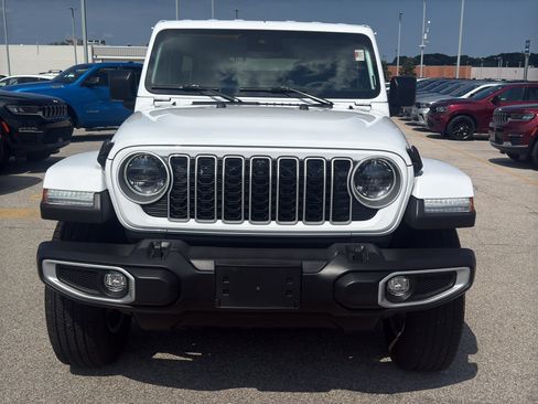 Used 2024 Jeep Wrangler Unlimited Sahara w/ Technology Group AWD/4WD image 3