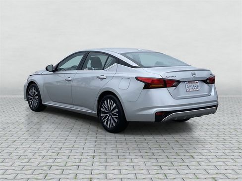 Used 2024 Nissan Altima 2.5 SV image 4