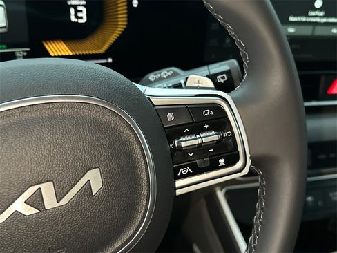 New 2026 Kia Carnival EX image 23