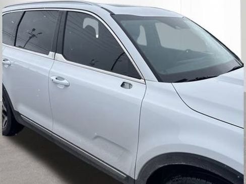 Used 2023 Kia Telluride EX image 16