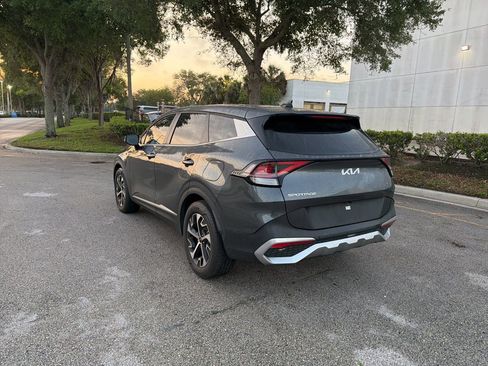 Used 2024 Kia Sportage EX image 3