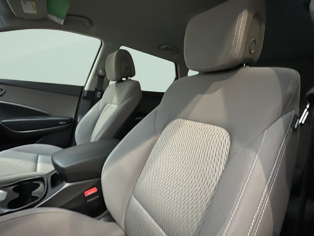 Used 2017 Hyundai Santa Fe SE AWD/4WD image 10