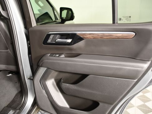 Used 2025 Chevrolet Tahoe Z71 AWD/4WD image 46