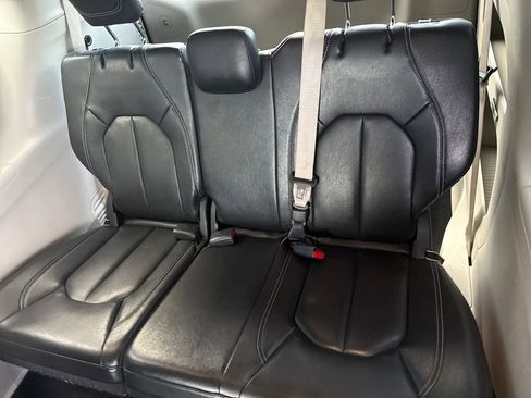 Used 2022 Chrysler Pacifica Touring-L image 28