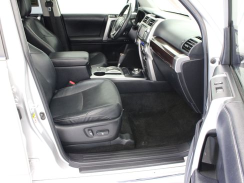 Used 2017 Toyota 4Runner Limited AWD/4WD image 39
