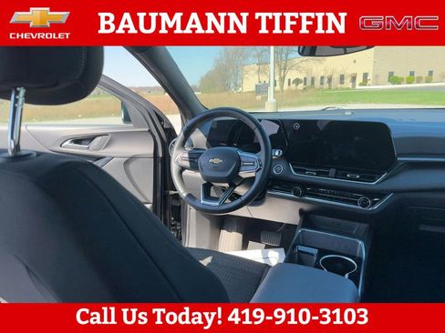 Used 2025 Chevrolet Equinox LT image 3