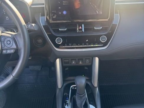 Used 2024 Toyota Corolla Cross XSE image 16