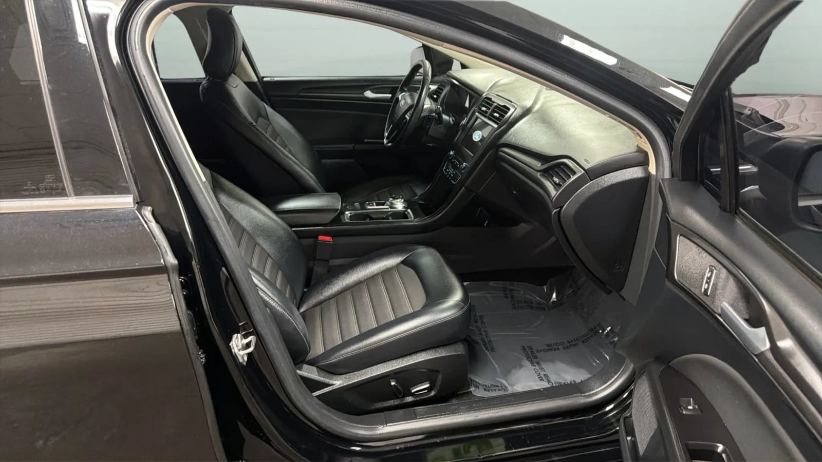 Used 2018 Ford Fusion SE w/ Equipment Group 201A FWD image 22