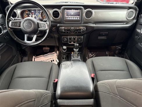 Used 2020 Jeep Wrangler Unlimited Sahara image 22