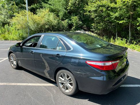 Used 2017 Toyota Camry SE FWD image 3