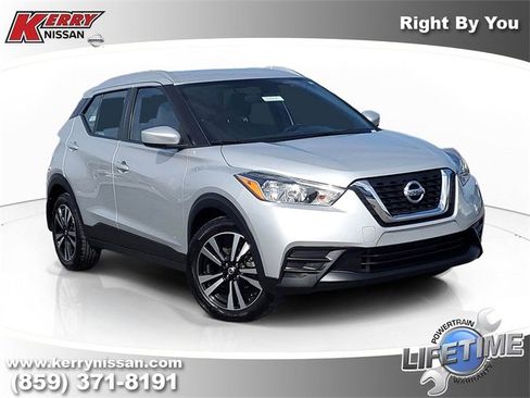 Used 2018 Nissan Kicks SV image 1
