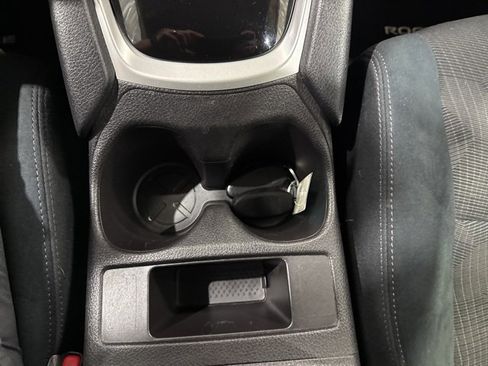 Used 2015 Nissan Rogue SV image 25