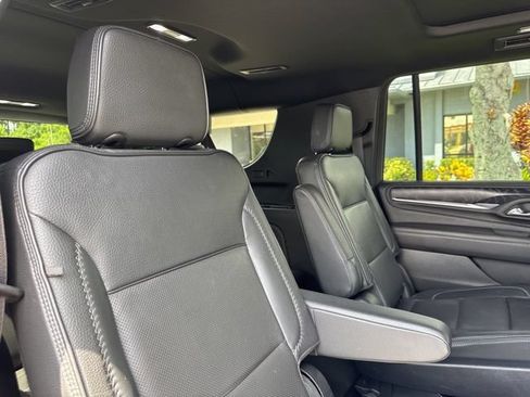 Used 2023 GMC Yukon XL Denali AWD/4WD image 16