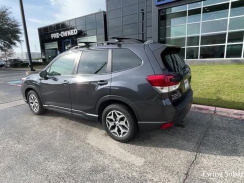 Used 2019 Subaru Forester Premium image 3