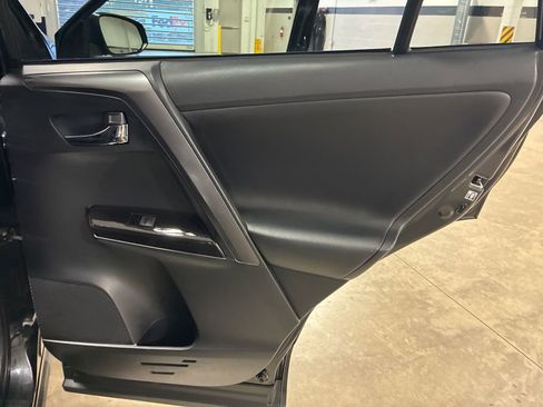 Used 2017 Toyota RAV4 SE image 30