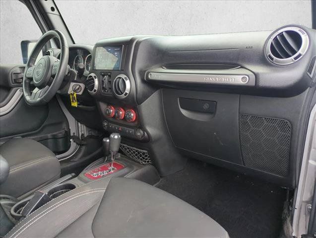 Used 2015 Jeep Wrangler Unlimited Sahara w/ Connectivity Group AWD/4WD image 25