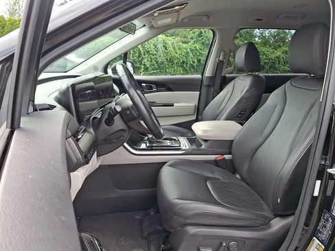 Certified 2023 Kia Carnival SX FWD image 14
