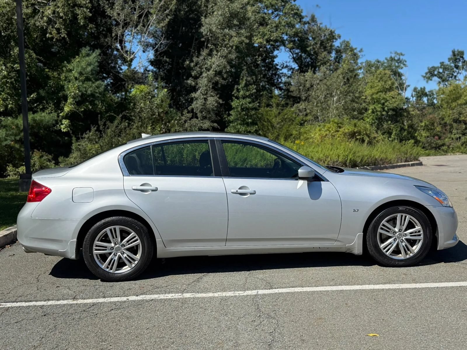 Used 2015 INFINITI Q40 AWD w/ Navigation Package image 4