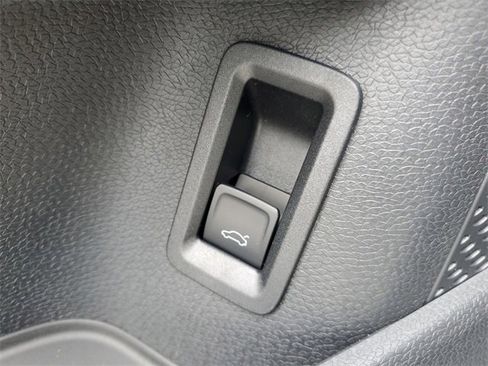 New 2025 Volkswagen ID. Buzz Pro S image 24