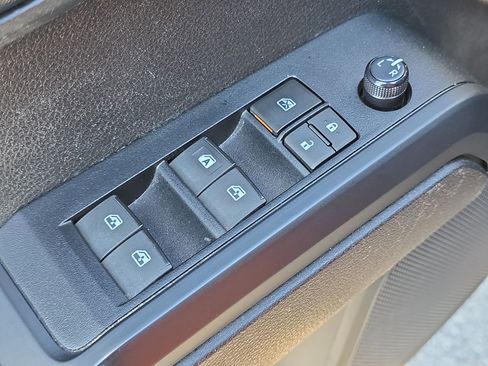 Used 2021 Toyota Tacoma SR w/ SR Convenience Package image 12