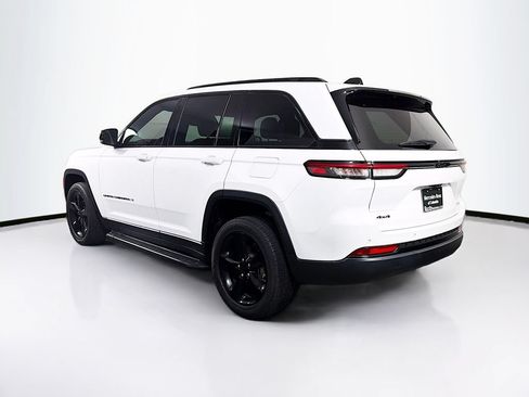 Used 2023 Jeep Grand Cherokee Altitude AWD/4WD image 5