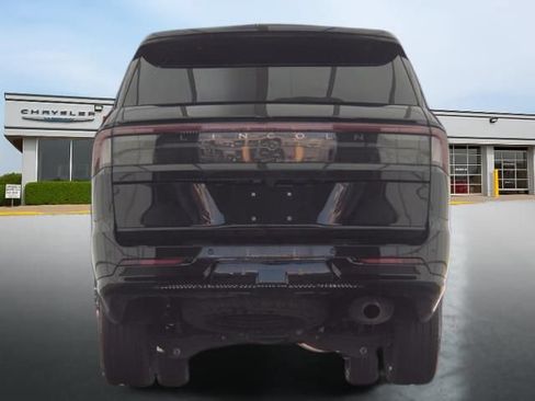 Used 2025 Lincoln Navigator L Reserve AWD/4WD image 4
