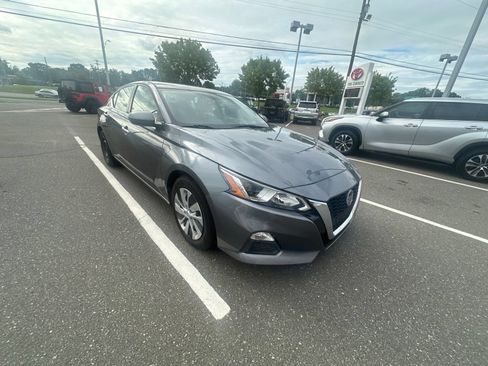 Used 2020 Nissan Altima 2.5 S FWD image 4