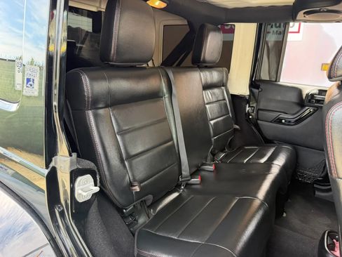 Used 2012 Jeep Wrangler Unlimited Sahara AWD/4WD image 19