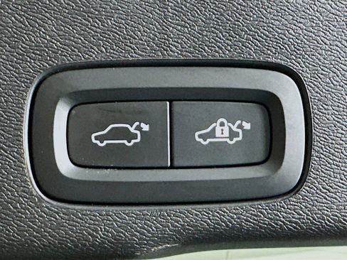 Used 2024 Volvo XC60 B5 Core image 31