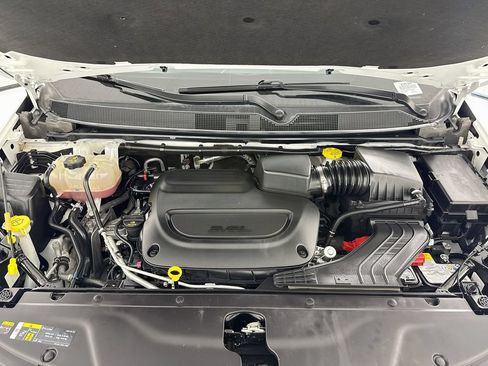 Used 2025 Chrysler Pacifica Select FWD image 28