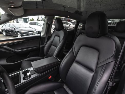 Used 2025 Tesla Model Y Long Range RWD image 19