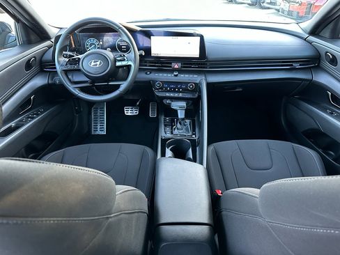 Used 2025 Hyundai Elantra SEL image 13