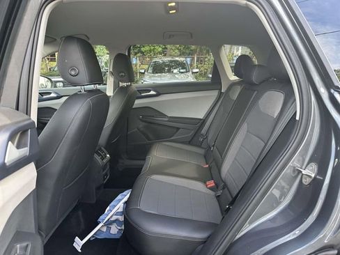 Used 2024 Volkswagen Taos SE image 13