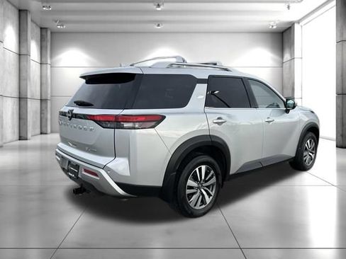 Certified 2025 Nissan Pathfinder SL AWD/4WD image 8