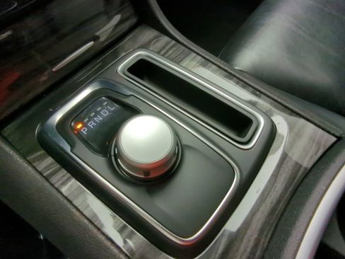 Used 2022 Chrysler 300 Touring L RWD image 21