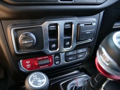 Used 2021 Jeep Wrangler Rubicon AWD/4WD image 26
