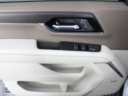 Used 2025 GMC Yukon Denali w/ Denali Reserve Package image 17