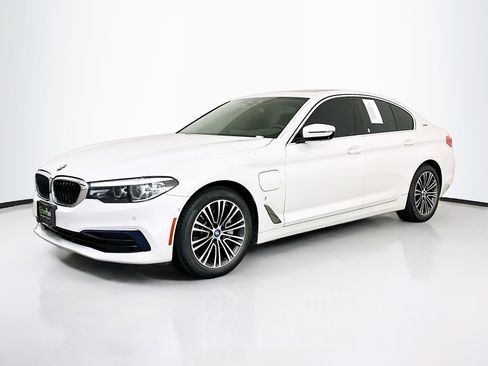 Used 2019 BMW 530e xDrive w/ Premium Package image 3