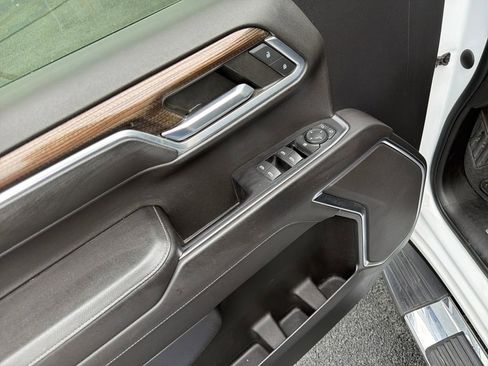 Used 2022 Chevrolet Silverado 1500 LT w/ Z71 Off-Road Package image 13