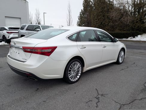 Used 2016 Toyota Avalon Limited w/ Toyota Safety Sense Package image 3