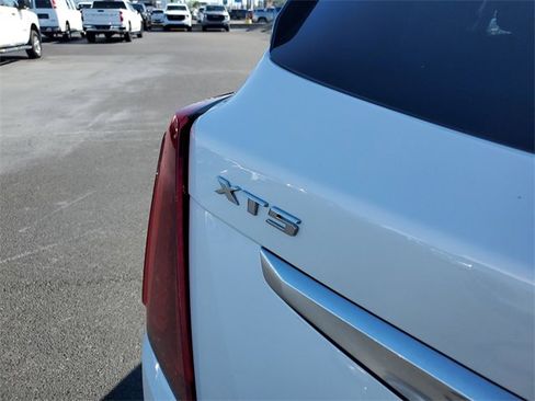 Used 2025 Cadillac XT5 Premium Luxury image 9