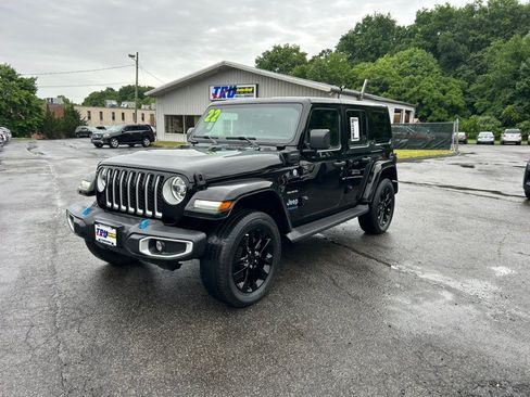 Used 2022 Jeep Wrangler Unlimited Sahara w/ Cold Weather Group AWD/4WD image 2