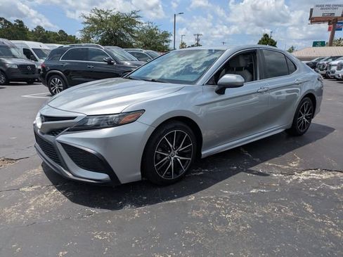 Used 2021 Toyota Camry SE FWD image 9