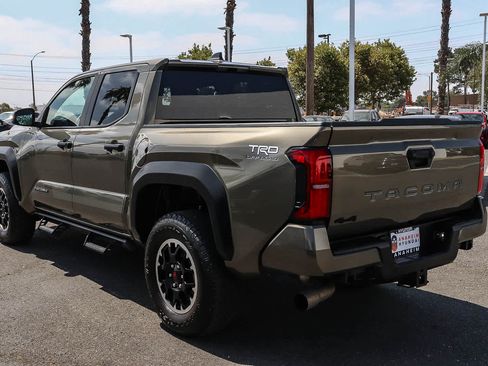 Used 2025 Toyota Tacoma TRD Off-Road AWD/4WD image 9