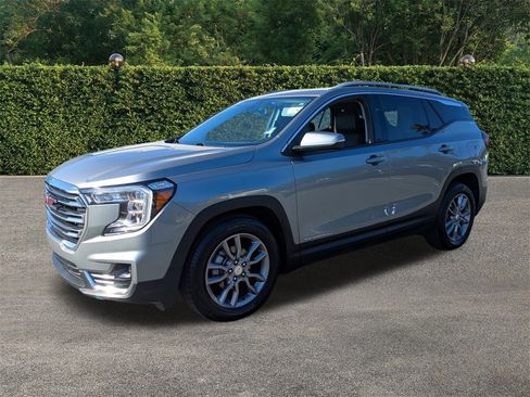 Used 2024 GMC Terrain SLT image 8
