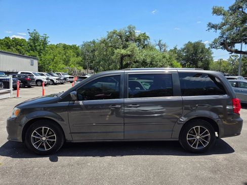 Used 2017 Dodge Grand Caravan SXT FWD image 4